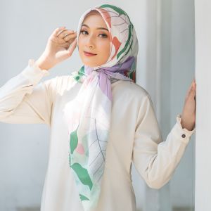 NISKALLA Laser Cut Hijab Segi Empat Print Motif Hera Warna Hijau