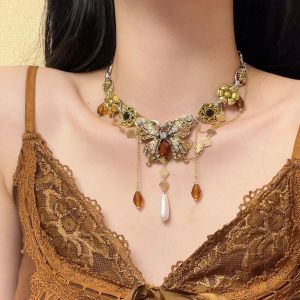 DAN S เรโทร สร้อยคอผีเสื้อ พลอยเทียมเทียม พูดเกินจริง สร้อยคอเพทายวินเทจ อารมณ์ที่ดี ของขวัญสำหรับเด็ก โชคเกอร์ผู้หญิง สาวๆ