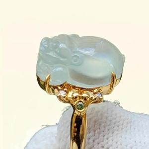 Premium Icy Natural Type A Jadeite Jade crafted as Three Legs Toad set on 18k Gold as Ring certificate weighs 3.25 grams measurement 14.2 * 10.9 * 7 mm Finger Size #8 (18kring26)