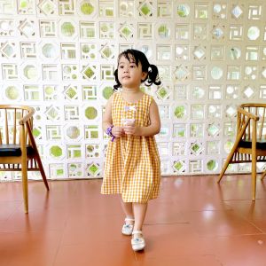 Đầm cho bé Váy bé gái cổ tròn đính nơ HANDYKIDS