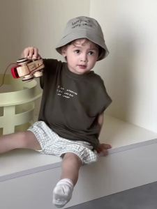 Childrens clothing lightweight summer outfit for boys letter-print short sleeves T Customized plaid shirt and shorts set