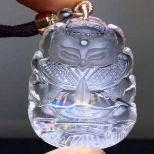 Super beautiful natural seven-color gemstone flower rainbow pendant. It can bring good luck ward off evil spirits bring good fortune ensure safety attract love and promote marriage and protect against bad people.