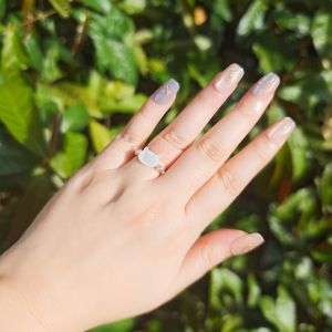 Ready Stock SG - Silver Lipped Pearl Oyster Cat Elastic Beaded Ring Handmade Natural Stone Crystal Ring