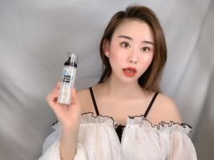Gemeng Star Flash Galaxy Setting Spray is a long-lasting makeup setting spray that moisturizes and replenishes the skin does not remove makeup is refreshing and non-greasy and sets makeup quickly