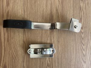 Bộ tay khoá/tay gạt có tay cầm cao su và đỡ bằng inox