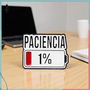 ส่วนลด 10 บาท สำหรับการซื้อ 1 ชิ้น เข็มกลัดแบตเตอรี่1% พินสเปน Paciencia เข็มกลัดพินป้ายบนกระเป๋าเป้สะพายหลังเสื้อผ้าเครื่องประดับแฟชั่นของขวัญ
