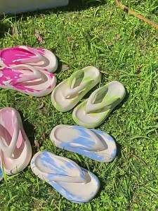 2025 Gradient Flip-Flops For Women Summer Height-Increasing Non-Slip Outdoor Wear Ins Beach Sandals For Women