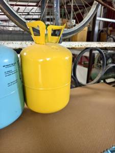 ถังน้ำยาแอร์เปล่าสภาพใหม่ คละสี จัดส่งแบบคละสี