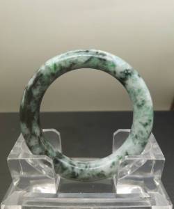 J296 หยกพม่าสีเขียวสดแซมเขียวเข้มขาว