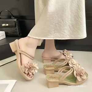 [Free Shipping] Casual and stylish womens dual-use sandals 2026 summer new model with floral decoration suitable for petite women