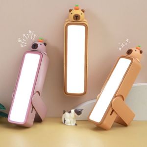 TAQ57 ชาร์จ USB โคมไฟตั้งโต๊ะคาปิบารา ปรับได้ 3 ระดับ หลายฟังก์ชัน ไฟกลางคืนรูปสัตว์เล็ก โคมไฟข้างเตียง ตลก โคมไฟติดผนัง ห้องนอน
