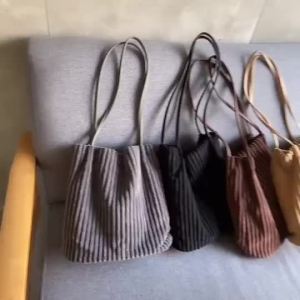 Japan and South Korea 2024 New Autumn/Winter Vintage Corduroy Large Capacity Single Shoulder Trendy Bag for Women Simple and Fashionable Handheld Bucket Bag