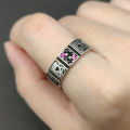 Cincin As Remi Variasi Zircon / Cincin Kartu Poker Batu Sintetis Pink / Adjustable Red Ace Playing Cards Spade Ring / Aksesoris Model Kartu Fashion Bisa Dipakai Oleh Pria Wanita Unisex Accessories Cool Unique Simple Fashion Jewelry Keren Hip Hop. 