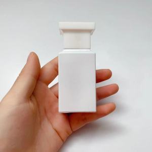 [HCM] Chai chiết nước hoa 30ml kiểu Tomf.ord dáng trụ cao cấp tinh tế