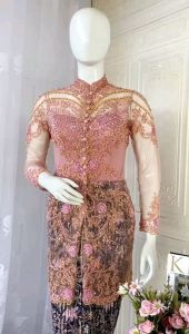 Set Kebaya Pesta Modern: Keindahan Tradisional dalam Gaya Modis