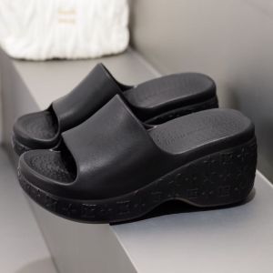Thick-Soled WomenS Outdoor Summer Slippers Height-Increasing Sandals Non-Slip Beach Slippers Slimming Effect