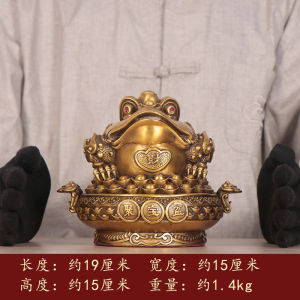 รูปปั้นเงินคางคกทองเหลืองบนถ้วยขุมทรัพย์คางคกทองสามขาสำนักงานบ้านฮวงจุ้ยร่ำรวยการตกแต่งที่อุดมสมบูรณ์