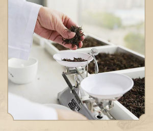 Trà Phổ Nhĩ Trung Quốc Cổ điển cao cấp dấu tròn ấn vàng 357gr (Trà thô)