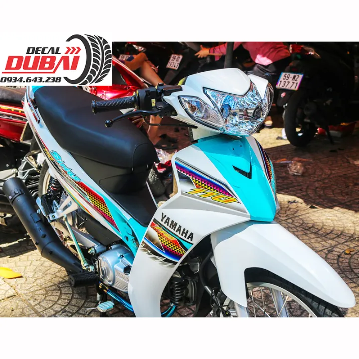 Tem%20Tr%C3%B9m%20D%C3%A1n%20Xe%20Sirius%20Xanh%20Tr%E1%BA%AFng%20M%E1%BA%ABu%20M%E1%BB%9Bi%20-%20Image%204