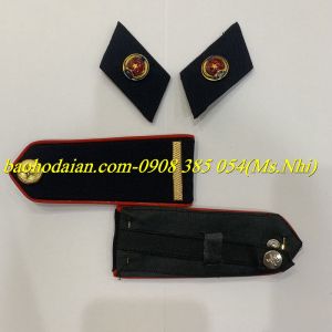 Cầu vai bảo vệ gạch đồng và ve áo màu xanh đen