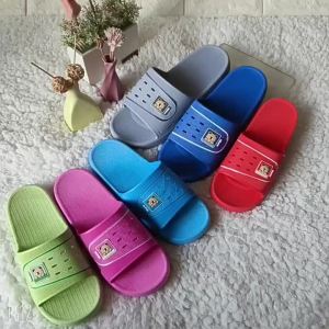 Simple And Stylish Breathable WomenS Slippers Solid Color Slip-On Flat Slippers For Home And Bathroom Casual Cool Slippers For Men And Women