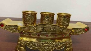 Bộ khay 3 chén bằng đồng vàng-ly bằng đồng nguyên chất khay nước thờ. Đồ thờ cúng