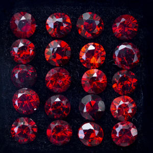 พลอยโกเมนจันทบุรี (Garnet) น้ำหนัก 2.83 กะรัต 3มิล 20เม็ด เนื้อใสสะอาดไม่มีตำหนิ พลอยแท้จากบ่อจังหวัดจันทบุรี