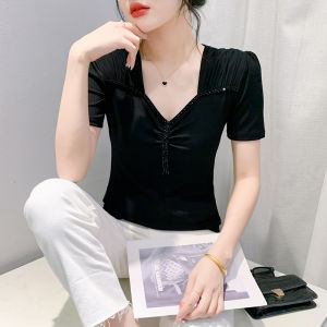 Yimei Áo thun đính hạt cườm cổ chữ V Xếp Li Thời trang áo cotton ngắn tay mùa hè mới 2024 ôm vừa áo quá khổ