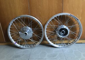 BỘ CĂM ĐÙM NIỀNG(CĐN) NHÔM MẠ CROM ĐÙM-PHANH CƠ SÀI ĐÙM NHỎ DREAM THÁI RÁP LÊN ZIN THEO XE VÀ XE KHÁC CẦN THAY MÁCHẾ