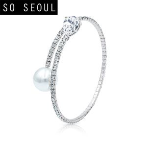 SO SEOUL Everleigh Teardrop Classic White Pearl Diamond Simulant Cubic Zirconia Single Spiral Spring Adjustable Bangle