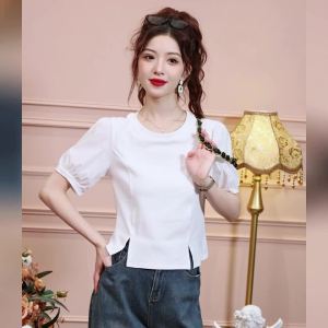 Ammin เสื้อเบลาส์สง่างามสีทึบสำหรับผู้หญิงคอกลมแขนสั้นดีไซน์เรียบง่ายใหม่สำหรับฤดูร้อนเสื้อยืดผ้าฝ้ายแบบสั้น