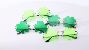 Green Color Irish Clovers Shape Frame Sunglasses Retro Frame Sunglasses Christmas and Carnival Personality Sunglasses
