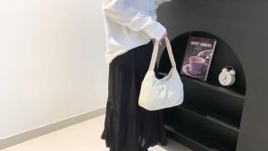 🇸🇬CF824 Party Bag Soft Puffy Nylon Cloud Bag Korean Style Pleated Shoulder Bag Trendy Lightweight Hobo Underarm Bag