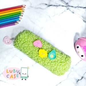 Tempat Pensil Bulu Domba Lucu dengan Pin dan Keyring Karakter Aesthetic