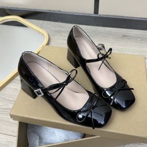 [Free Shipping] Spring And Autumn Season Silver-Colored Women’S Shoes That Make Your Legs Look Slimmer With A Thick Heel And Medium Heel Height Designed To Be Comfortable To Wear