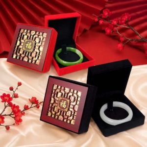 Inheritance Jewelry Box Gold Jewelry Bracelet Jade Bracelet Agarwood Hollow Box Gift Box Chinese Style Jewelry Box with Fringe Portable Bracelet Storage Box