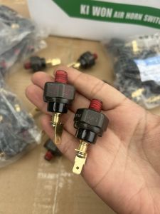 Núm cảm biến báo nhớt HYUNDAI Hàn quốc xịn. Báo nhớt2.5T