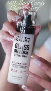 [BILL US] Xịt khoá makeup Hard Candy Glass On Lock Setting Spray - ▪️ Công thức nhẹ nhàng chứa Vitamin E và hyaluronic acid giúp tăng cường độ ẩm đồng thời làm mịn da cho làn da căng mọng không gây cảm giác khô căng hay bết dính.