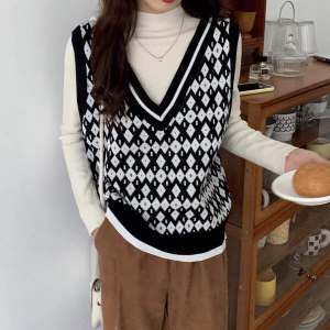Plaid V-neck Vest Knitted Sweater Womens College Style Spring And Summer Loose Rhombus Sweater gala