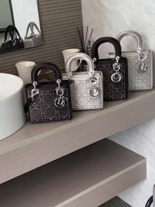 DiamondPrincess Diana handbag a small tote bag that can be carried by hand or worn crossbody 2026 New banquet bag diamond-patterned fashionable and sparkling – a women’s bag