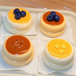 Q-1151 STORE Cake Shape Simulation Soufflé Fidget Toy Slow Rebound Strawberry Blueberry Decompression Pinching Toy Creative Pinching Stress Relieving Toy Kids Adults