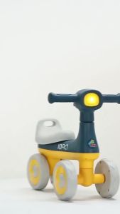 Childrens Balance Bike 1-3 Years Old Four-Wheel Baby Scooter