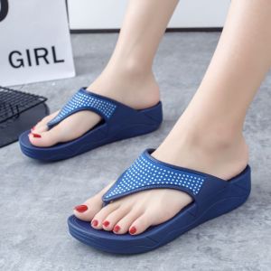 QXshop พร้อมส่งทั่วไทย รองเท้าแตะแฟชั่นสำหรับผู้หญิง รุ่นนี้เป็นงานหูหนีบเสริมส้น พื้นนุ่ม ยางคุณภาพดี ราคาไม่แพง รีบมาตำจ้า