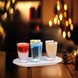 💥【Special price】💥UWO 4ชิ้นบ้านตุ๊กตา1:12ถาดค็อกเทลขนาดเล็กโมเดลเครื่องดื่มของเล่น DIY อุปกรณ์ตกแต่งฉากขนาดเล็ก