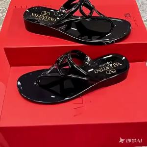 V รองเท้าแตะสำหรับผู้หญิง 24 รองเท้าแตะสองทางสไตล์ยุโรปและอเมริกาที่ทันสมัยสำหรับใช้ในบ้านและนอกบ้าน slippers[ จัดส่งฟรี ]