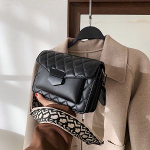 IELGY Ladies Korean Version One-Shoulder Fashionable Rhombus Embroidery Thread Messenger Bag