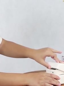 AE Châu Âu FDA Máy đo huyết áp / Máy đo huyết áp điện tử tự động đeo cổ tay loại sạc điện