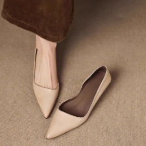 Free Shipping Spring And Autumn New Pointed-Toe Side Cut-Out Kitten Heel Shallow Pumps For Women Plus Size Elegant Commuter High Heels