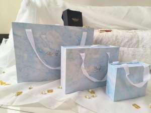 กล่องของขวัญ ถุงกระดาษหนา หูหิ้ว กล่องกระดาษหนา กล่องรับของรับไหว้ มีลิ้นชัก สินค้าพร้อมส่งในไทยนะคะ