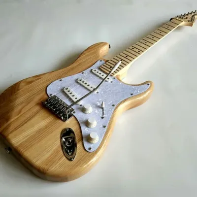 GITAR LISTRIK FENDER STRATOCASTER NATURAL COLOR
